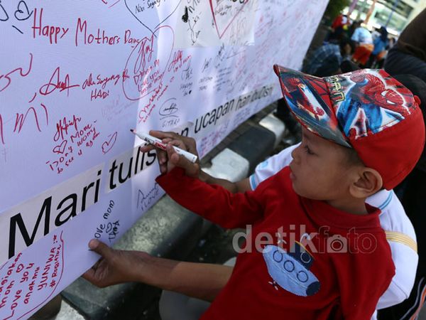 Peringatan Hari Ibu di Bundaran HI