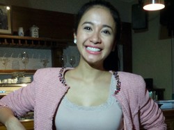 Libur Tahun Baru, Laudya Cynthia Bella Ajak Ibunda Umroh