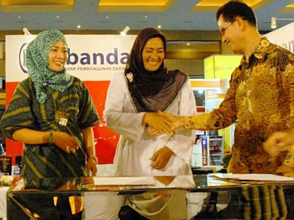 Bank DKI Salurkan Kredit UMKM