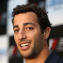 Ricciardo Siap Pimpin Red Bull