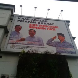Baliho Besar Berwajah Menteri Yuddy, Jokowi dan JK Terpampang di Kemenpan RB