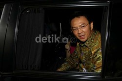 Kenang Sosok Ibu, Ahok Teringat Lagu Iwan Fals