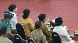 Digelar Sederhana, Peringatan Hari Ibu di GOR Ciracas Dihadiri Jokowi dan Iriana