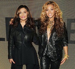 8 Selebriti Ungkap Kedekatan dengan Ibunya