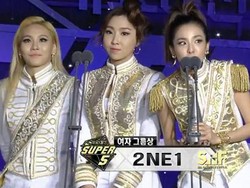Tampil Tanpa Bom di SBS Gayo Daejun, 2NE1 Tetap Wah