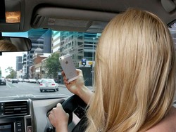 Masih Banyak Pemuda Selfie Saat Mengemudi