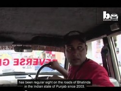 Wow, 11 Tahun Pria Ini Mengemudikan Mobil Mundur