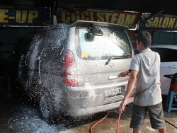 Cara Sederhana Menjadikan Cat Mobil Tetap Kinclong