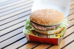 Studi Terbaru: Terlalu Banyak Konsumsi Fast Food Dapat Turunkan Fungsi Otak Anak