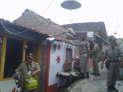 Dibangun di Atas Tanah Orang Lain, Belasan Rumah ini Dibongkar
