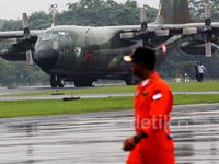 5 Hercules TNI AU Jemput TKI Ilegal di Malaysia