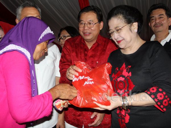 PDIP Gelar Pasar Murah