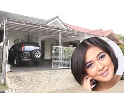 Hitam-Putih di Rumah Minimalis Gracia Indri