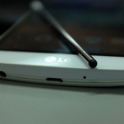 LG G3 Stylus, Phablet Berstylus Murah Meriah