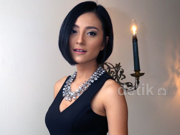 Cantik dan Elegan, Lolita Agustine