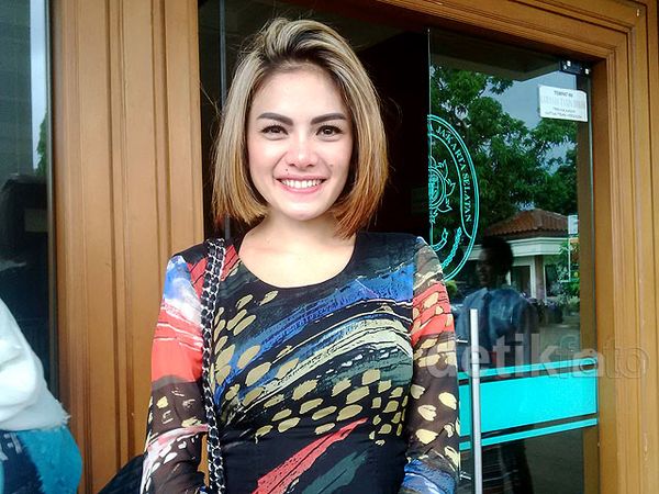 Nikita Mirzani Tampil Lebih Tertutup di Persidangan