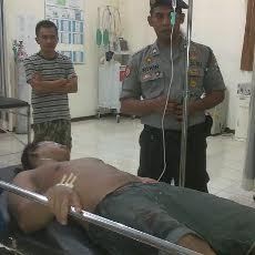 Diperas Preman Kampung, Pedagang Bakso & Warga Ditusuk Pisau