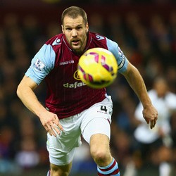 Kontrak Segera Habis, Vlaar Bakal Bergabung dengan MU?