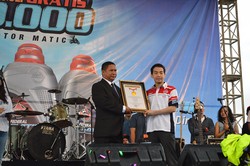 Aksi Peduli Federal Matic, Pecahkan Rekor MURI Ganti Oli Gratis!