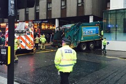 Truk Sampah Tabrak Toko Aksesoris Natal di Glasgow, 6 Orang Tewas