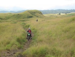 Seru & Beda! Bermain Motor Cross di Gunung Rinjani