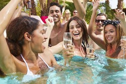 Dunia Sudah Gila, Ada Paket Wisata Bertukar Pasangan Seksual