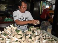Pedagang Gudeg Wijilan Bagikan 1.000 Nasi Bungkus Gratis