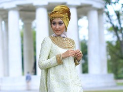 Dian Pelangi, Desainer yang Gaya Hijabnya Selalu Jadi Tren