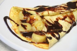 Makan Malam Ringan dengan Crepe Beraneka Topping