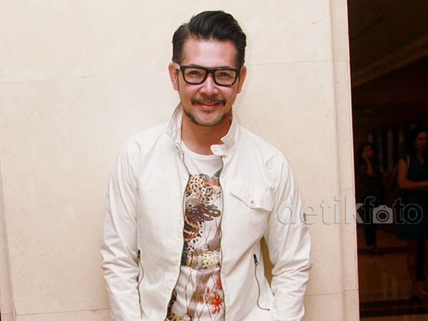 Ferry Salim Tetap Stylish di Usia 47 Tahun