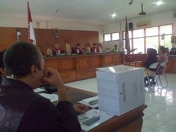 Majelis Hakim Tolak Eksepsi Bupati Nonaktif Karawang dan Istrinya