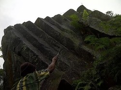 Antisipasi Kasus Pencurian, Warga Jaga Situs Batu di Gunung Jompong