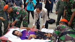 2 TKI ini Terpaksa Ditandu saat Dievakuasi Pakai Hercules dari Malaysia