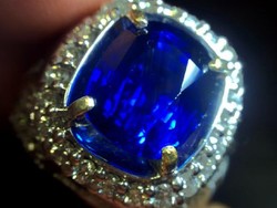 Pria Yogyakarta Beli Batu Safir Biru Seharga Rp 60 Jutaan