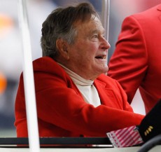 Sesak Napas, Bush Senior Dilarikan ke Rumah Sakit