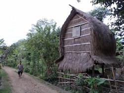 Liburan ke Lombok, Coba Lihat Rumah Suku Sasak yang Unik Ini