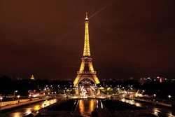 Tergoda di Kota Sejuta Cahaya, Paris
