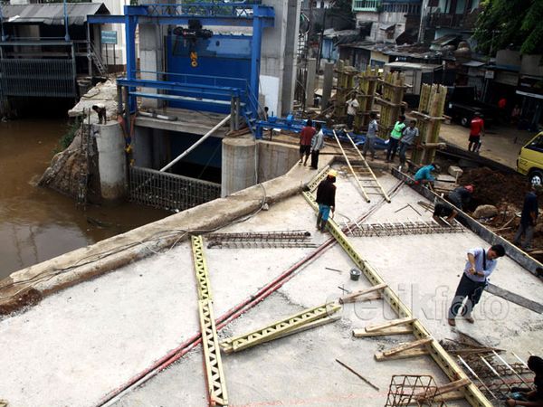 Pembangunan Pintu Air Manggarai Hampir Rampung