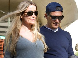 Antonio Banderas Makin Mesra dengan Pacar yang Lebih Muda 20 Tahun