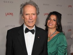Sutradara Clint Eastwood Resmi Cerai