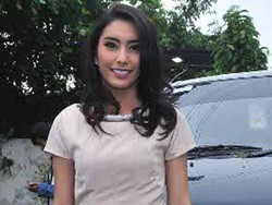 Jodoh Tetap Jadi Resolusi Tyas Mirasih untuk 2015