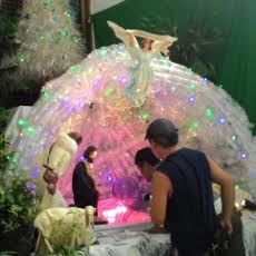 Gua Natal dari Botol Air Mineral di Banyuwangi