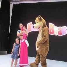 Ketika Anak-anak Berebut Foto Bersama dengan Masha and The Bear
