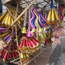 Meski Trompet Plastik Menjamur, Trompet Kertas Tetap Laku Keras