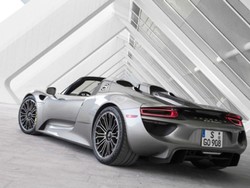 Sasis Bermasalah, Porsche Tarik Ratusan Unit Model Termahal