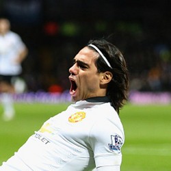 Van Gaal Minta Penggawa MU Bantu Dongkrak Penampilan Falcao