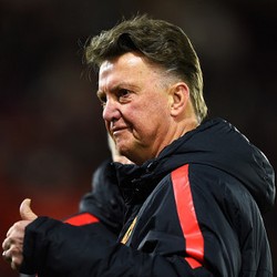 Dukungan Sir Alex Buat Van Gaal Senang Sekaligus Tertekan