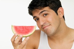 Tak Cuma Bikin Pria On, Makan Semangka Juga Bantu Turunkan Tekanan Darah