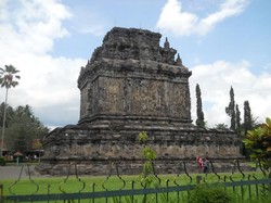 Libur Natal, Wisatawan Mulai Kunjungi Candi Mendut dan Borobudur