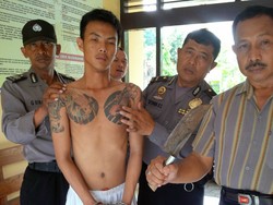 Bawa Pisau dan Ngebut di Depan Gereja, Pemuda Mabuk Bertato Ditangkap Polisi